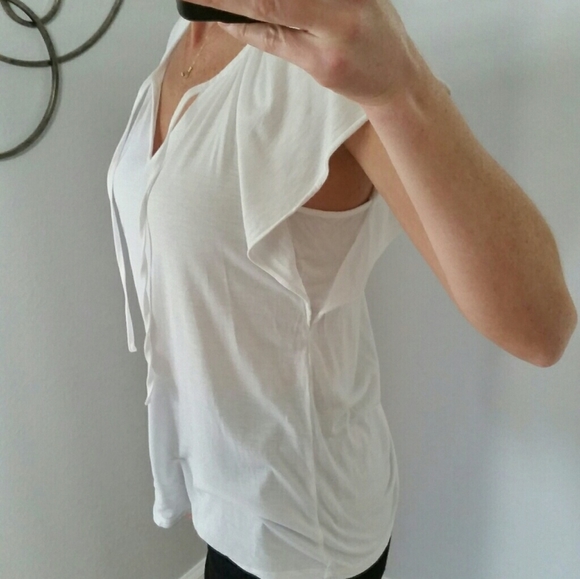 Gap white flutter sleeve top size XS - Picture 4 of 5